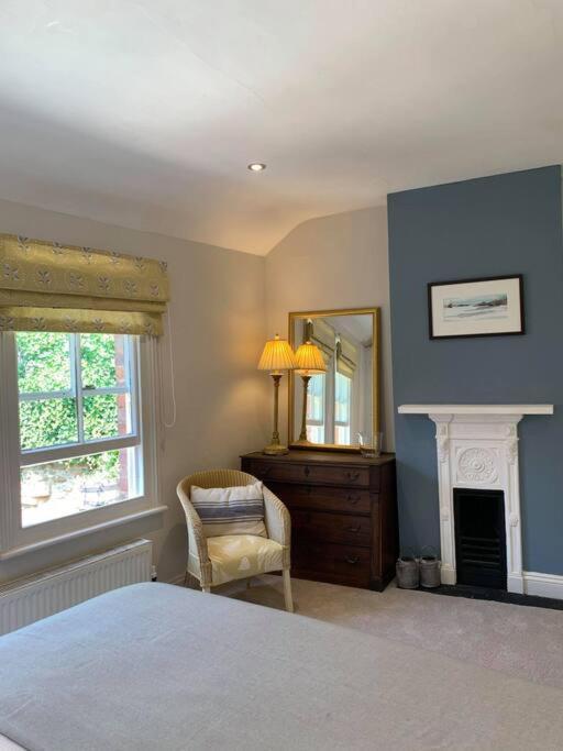 Beautiful Georgian Cottage Within A Private Walled Garden Oakham Bagian luar foto