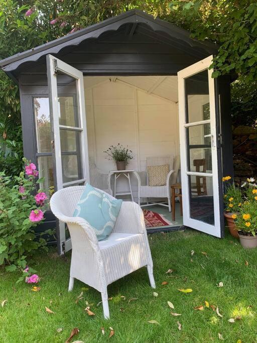 Beautiful Georgian Cottage Within A Private Walled Garden Oakham Bagian luar foto