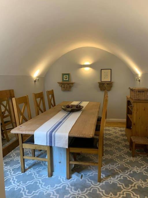 Beautiful Georgian Cottage Within A Private Walled Garden Oakham Bagian luar foto