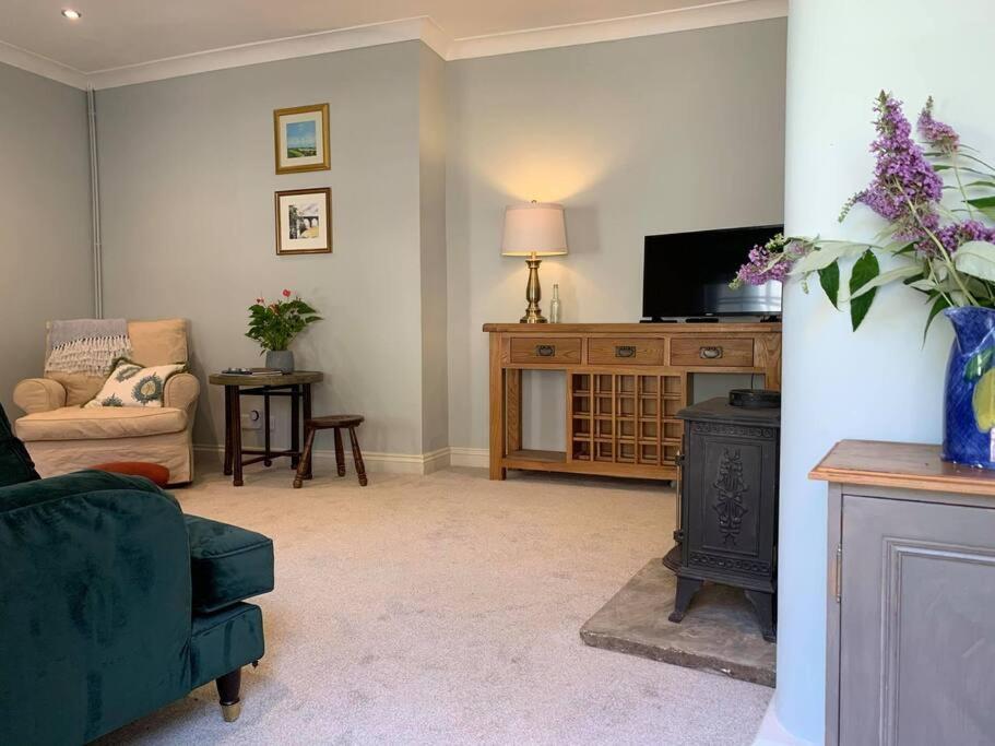 Beautiful Georgian Cottage Within A Private Walled Garden Oakham Bagian luar foto