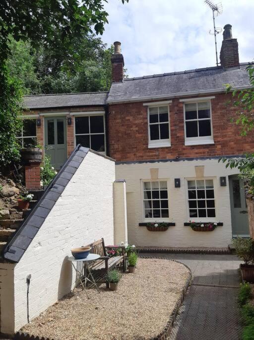Beautiful Georgian Cottage Within A Private Walled Garden Oakham Bagian luar foto
