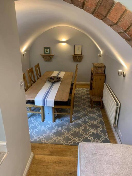 Beautiful Georgian Cottage Within A Private Walled Garden Oakham Bagian luar foto