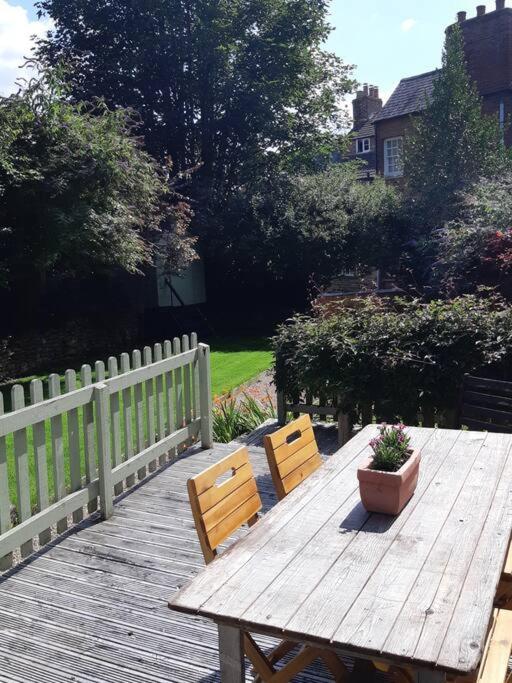 Beautiful Georgian Cottage Within A Private Walled Garden Oakham Bagian luar foto