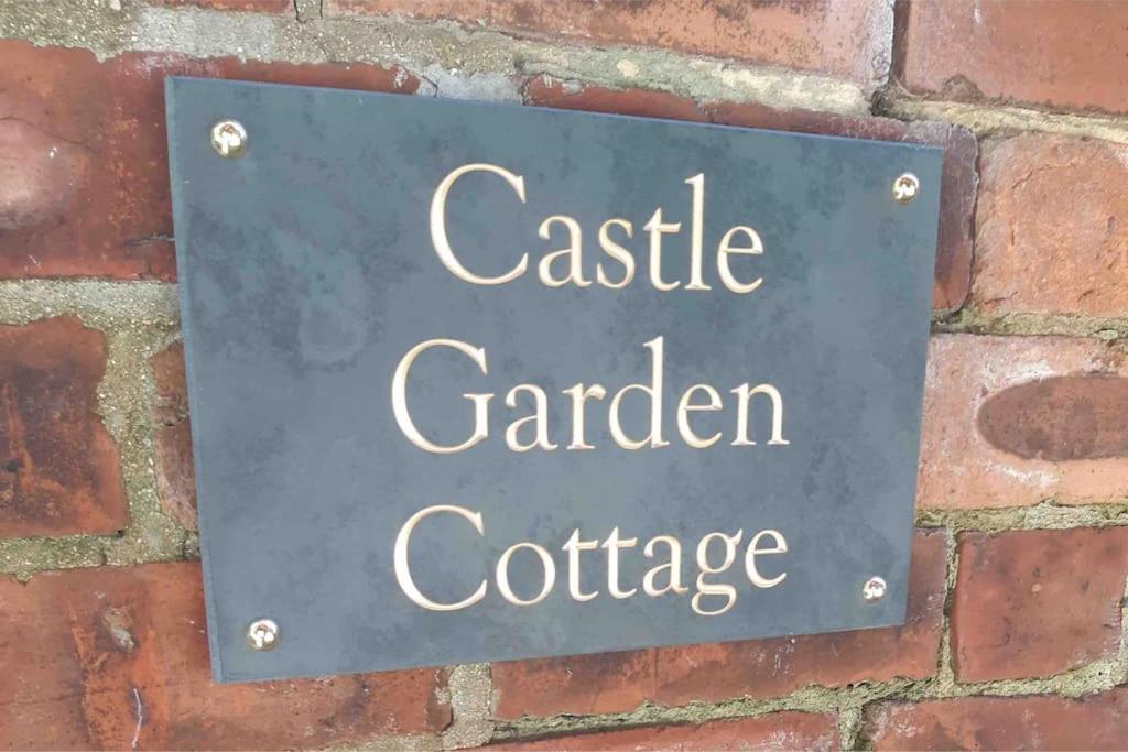 Beautiful Georgian Cottage Within A Private Walled Garden Oakham Bagian luar foto